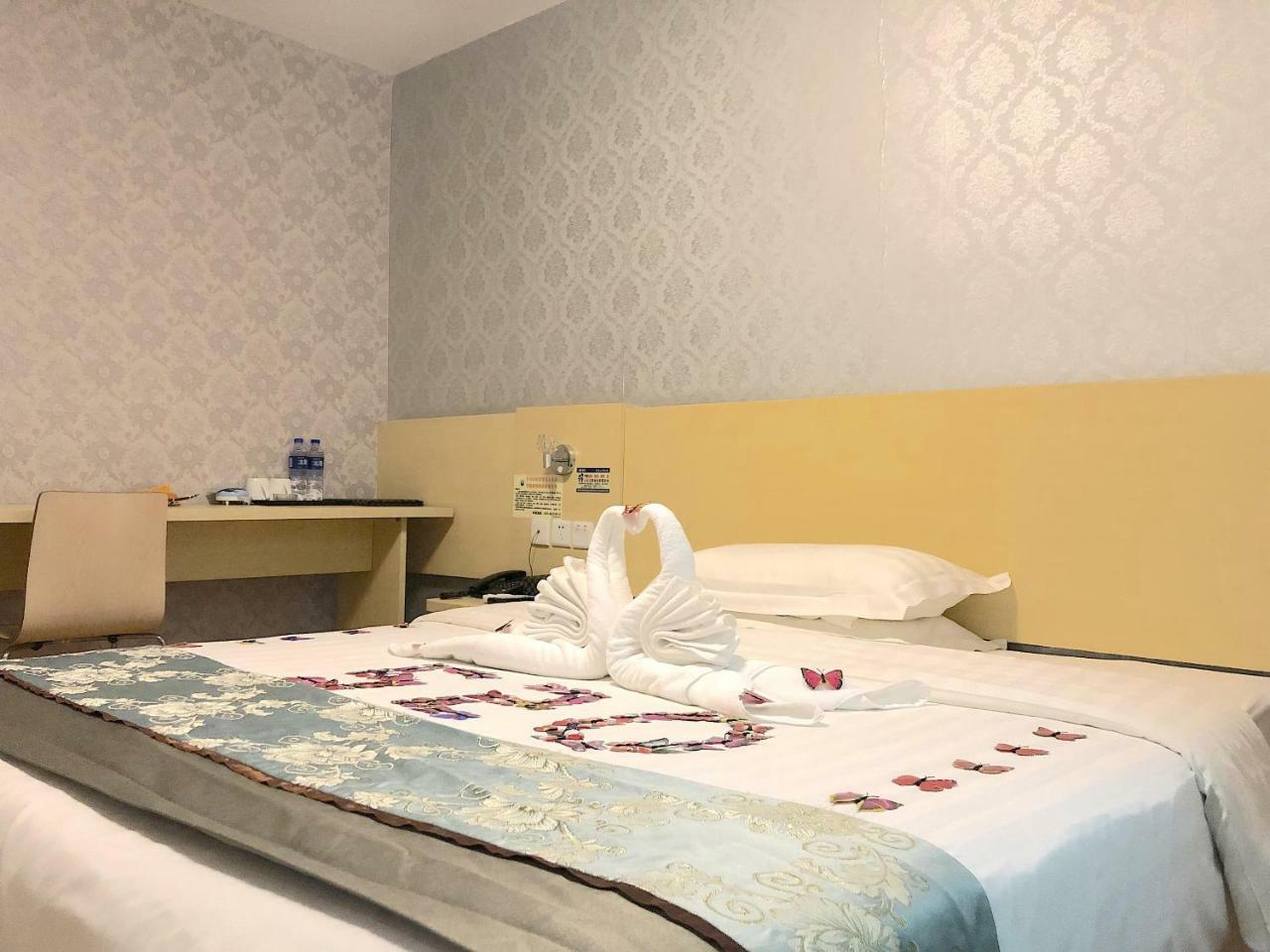 Jia Mei Xin Holiday Hotel Baiyun Airport Branch Kanton Zewnętrze zdjęcie